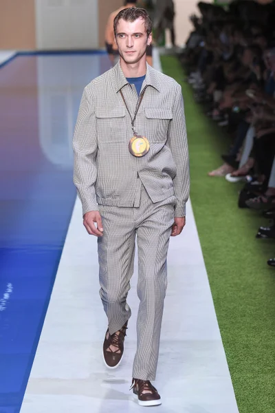 Look 4
